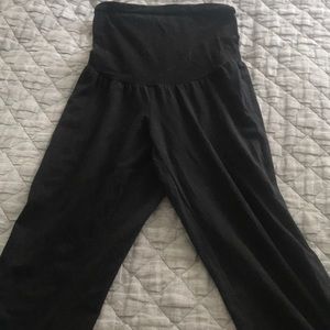 Motherhood Maternity Black Capri yoga pants